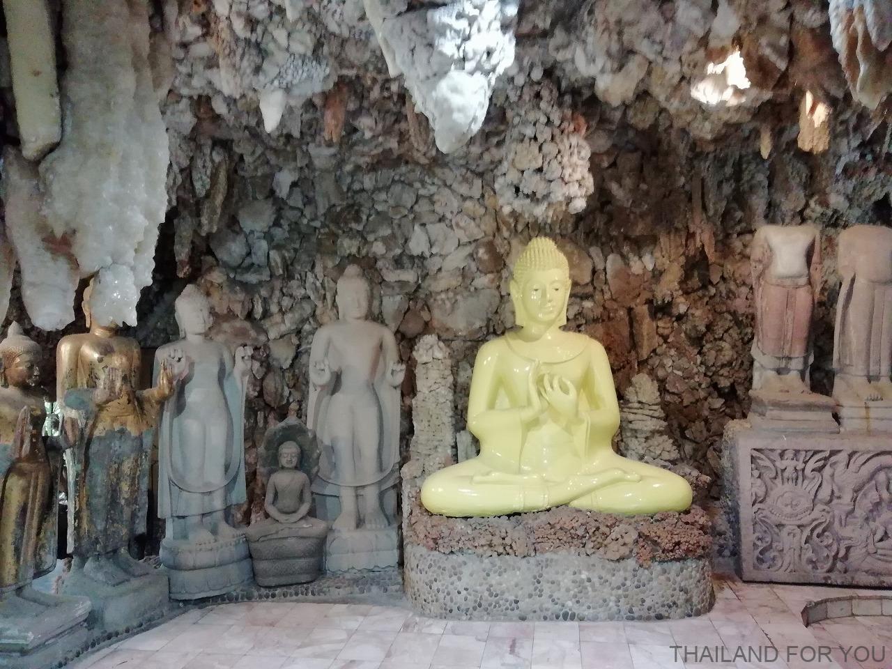 ワット・パーヤップ コラート 寺 洞窟 小部屋 写真