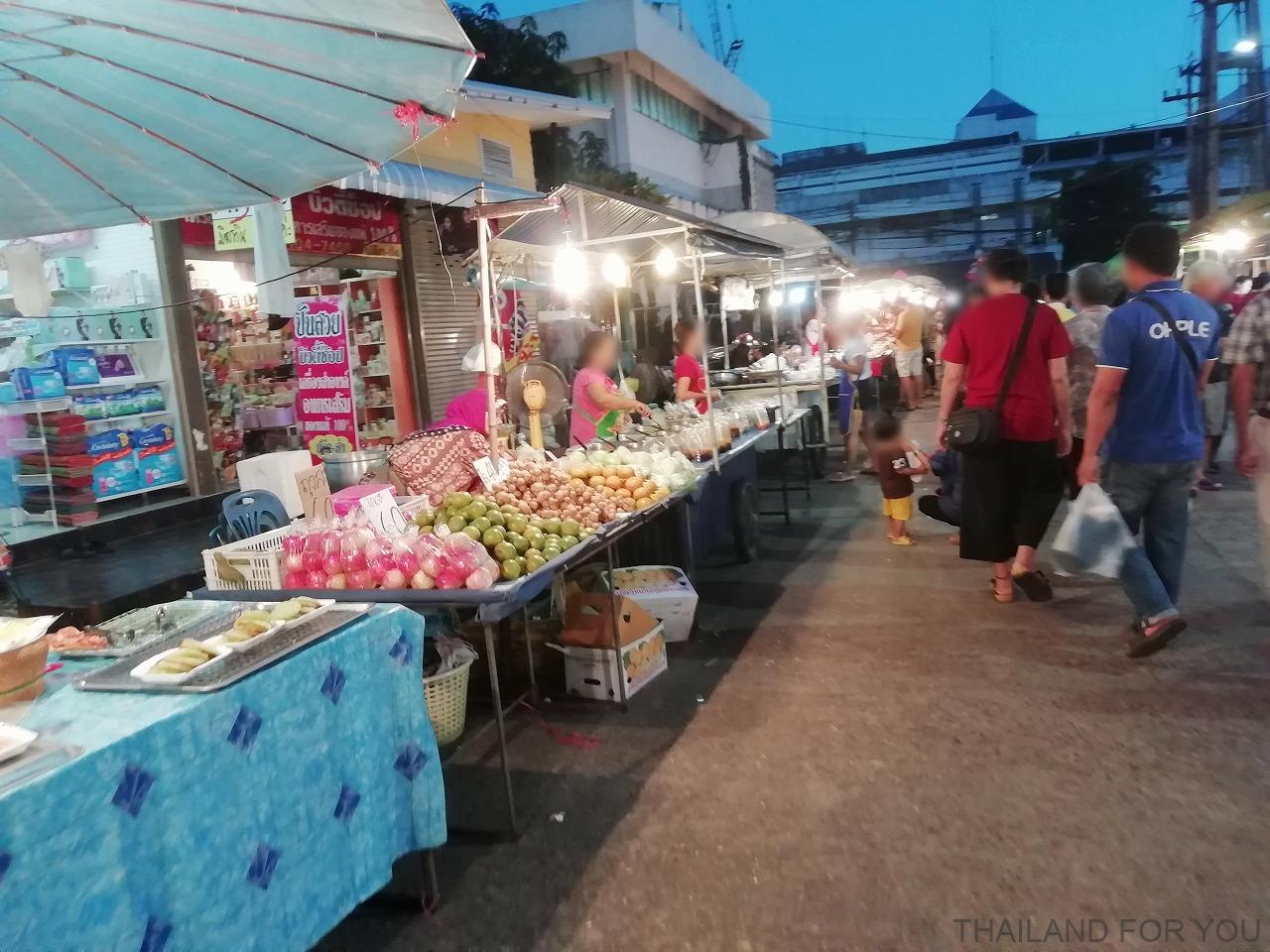 ムクダハーン ナイトマーケット タイ