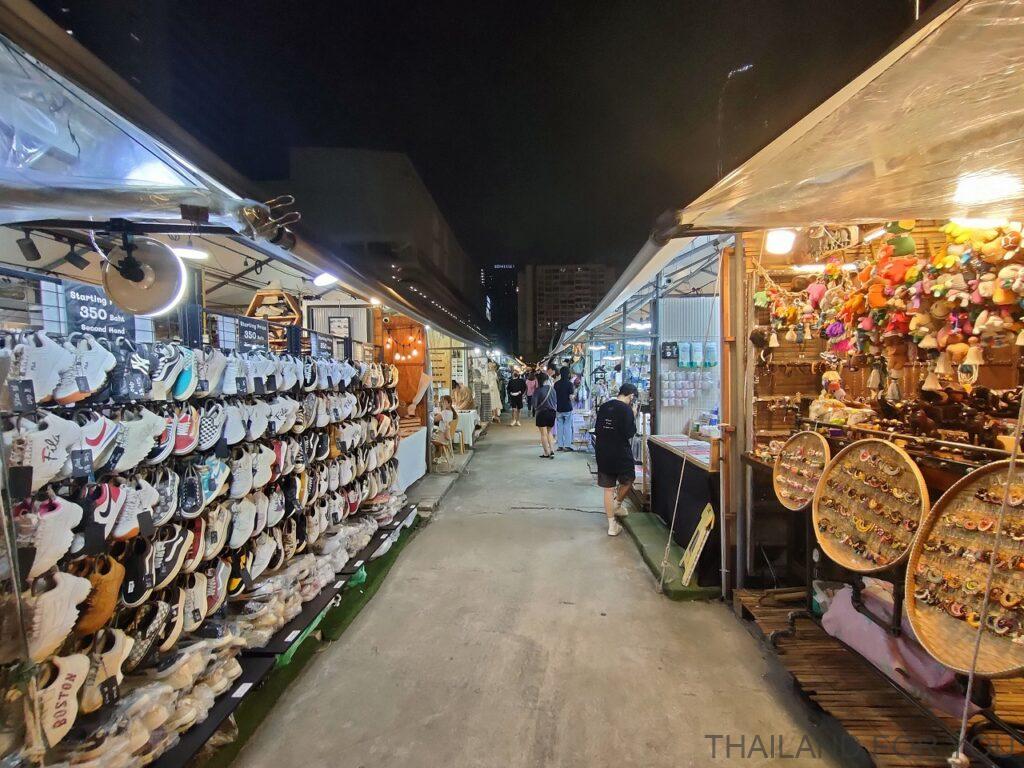ジョッドフェアーズナイトマーケット バンコク 夜市 一番人気