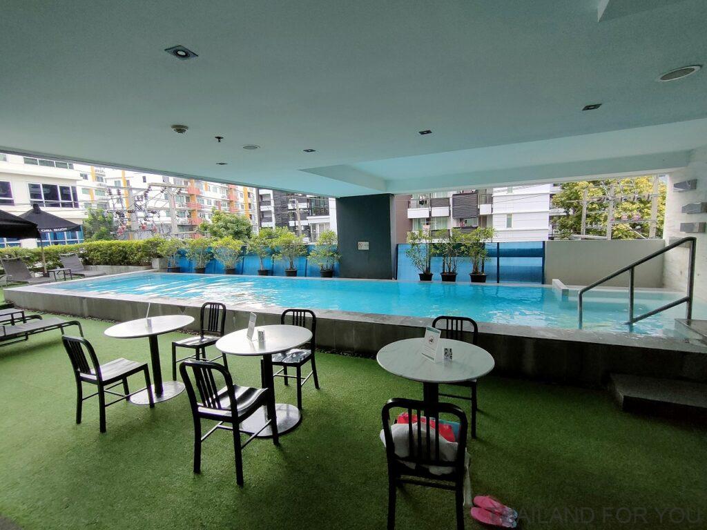 クロスバイブバンコクスクンビット 宿泊レビュー プール