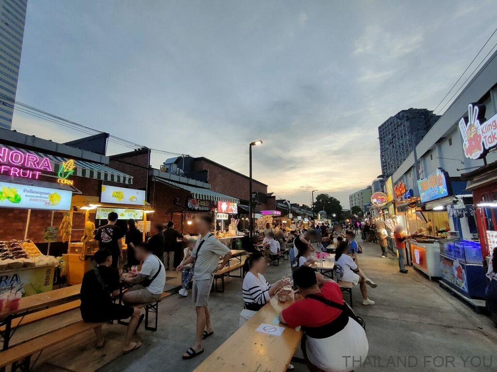 ジョッドフェアーズラチャダー ナイトマーケット 食事
