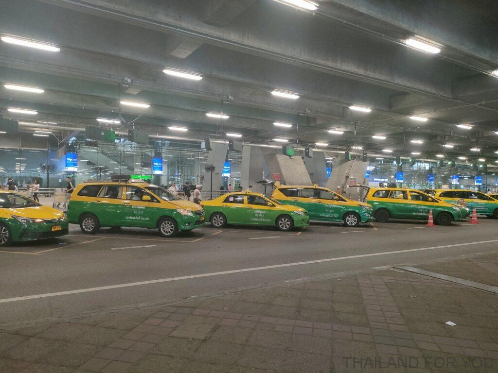スワンナプーム空港 市内 Grab タクシー