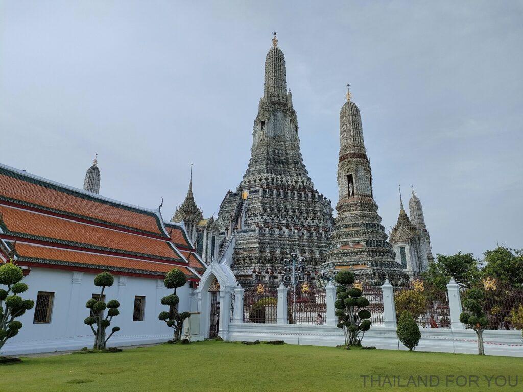 ワットアルン 暁の寺