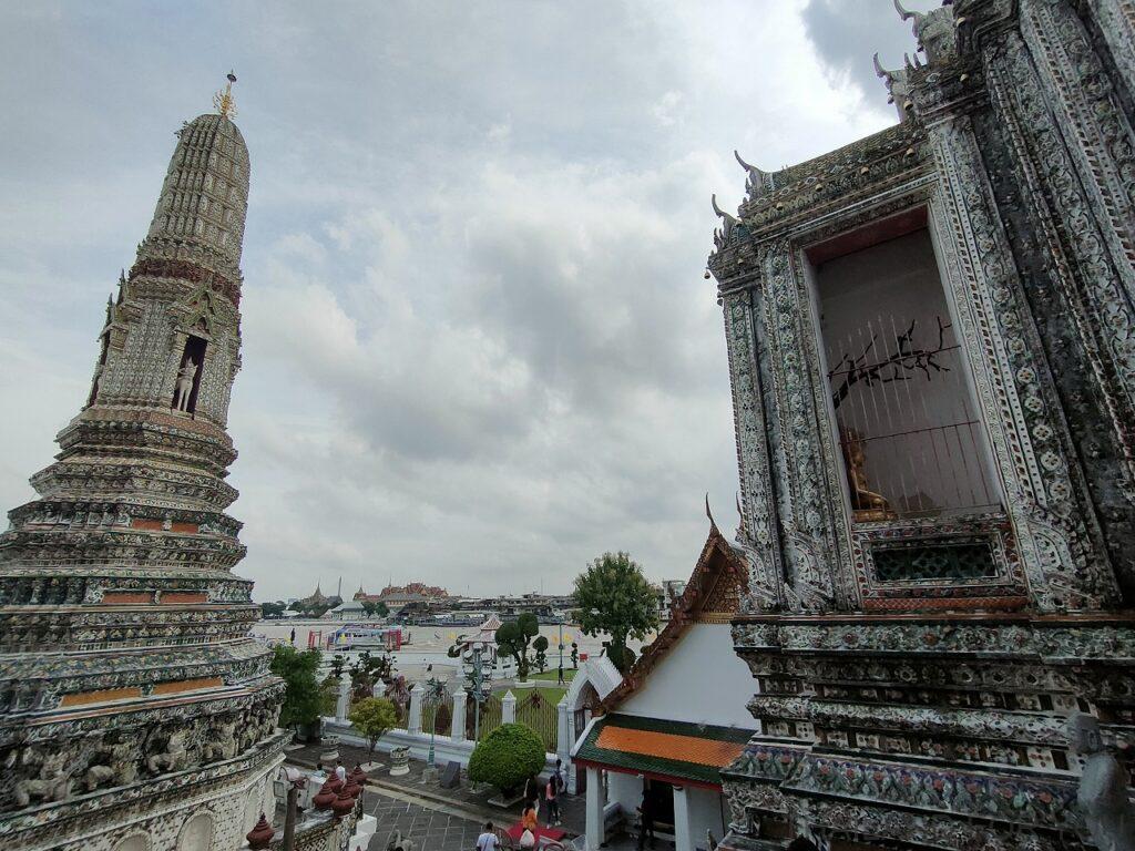 ワットアルン 暁の寺